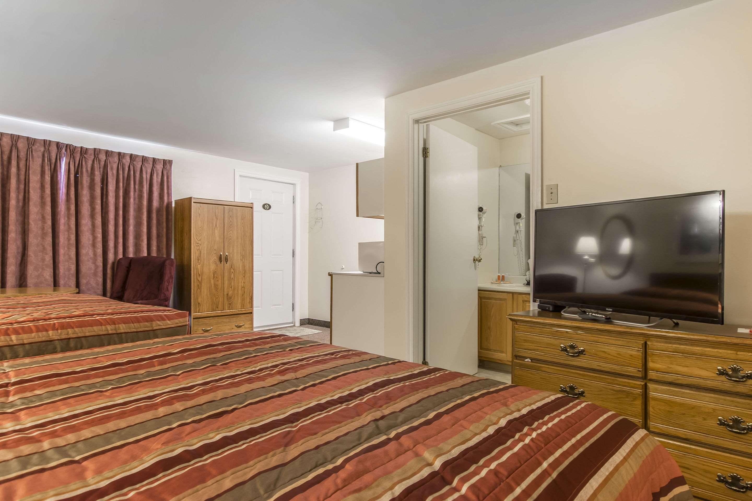 Econo Lodge Inn & Suites Saint-Jean Extérieur photo