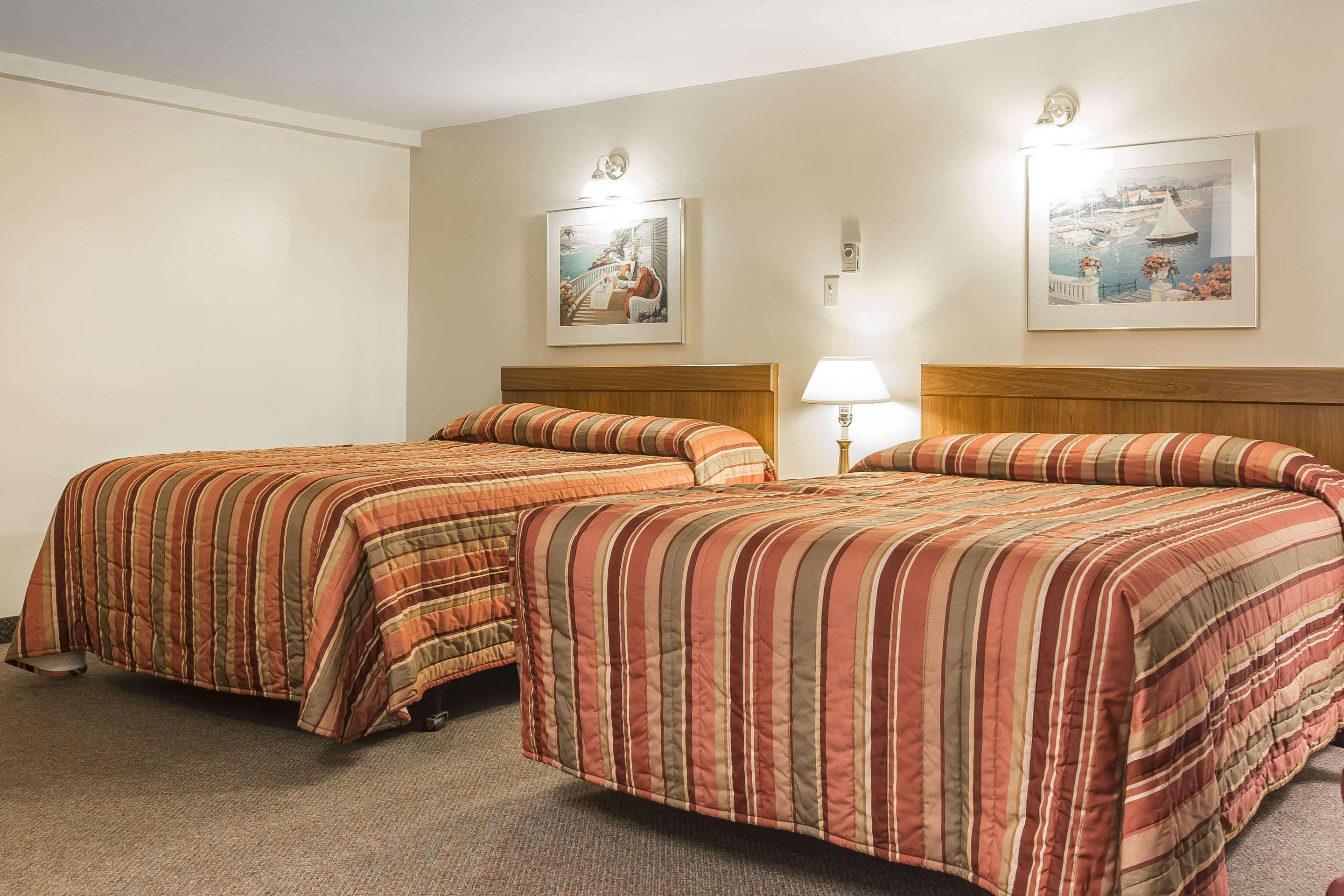 Econo Lodge Inn & Suites Saint-Jean Extérieur photo