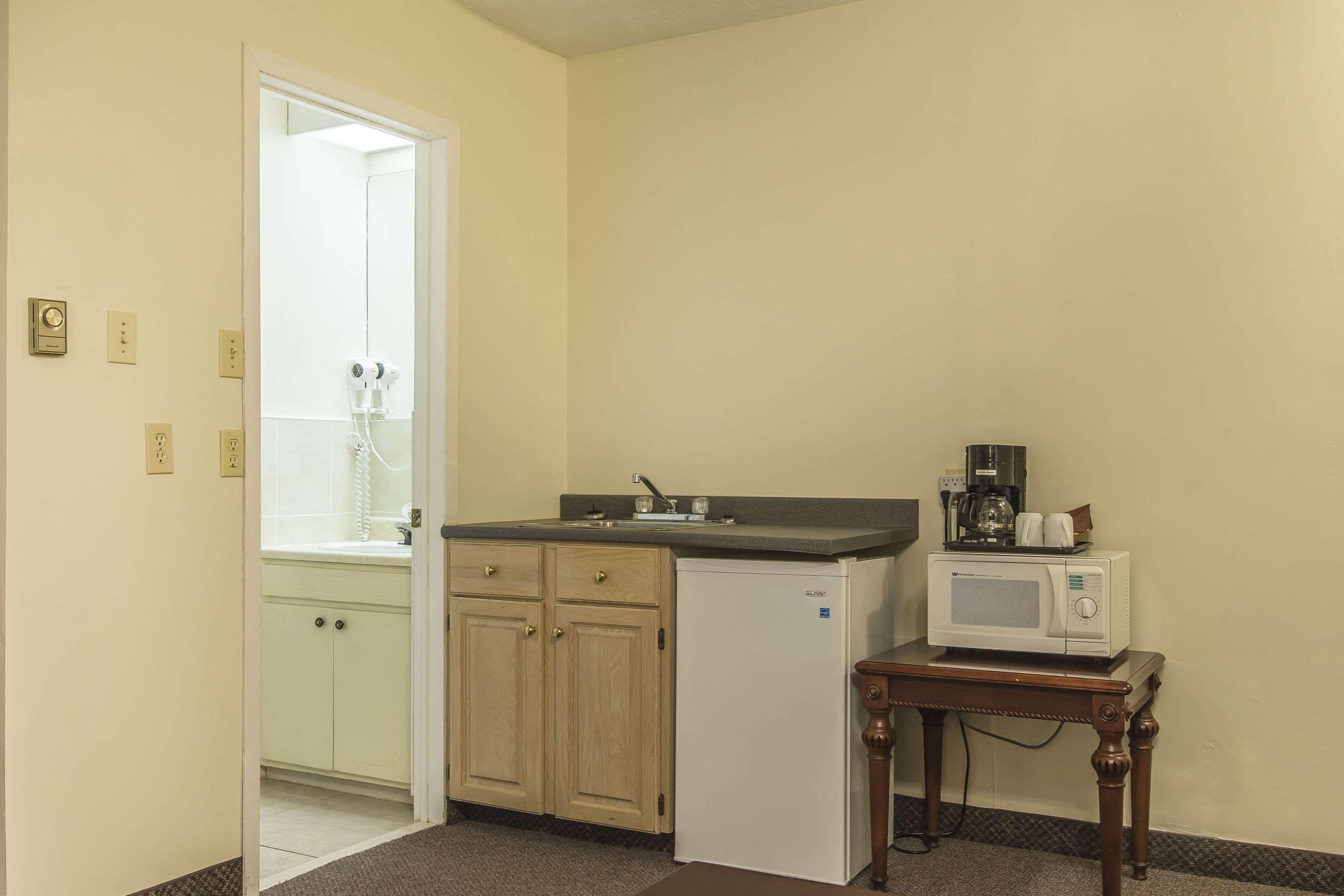 Econo Lodge Inn & Suites Saint-Jean Extérieur photo