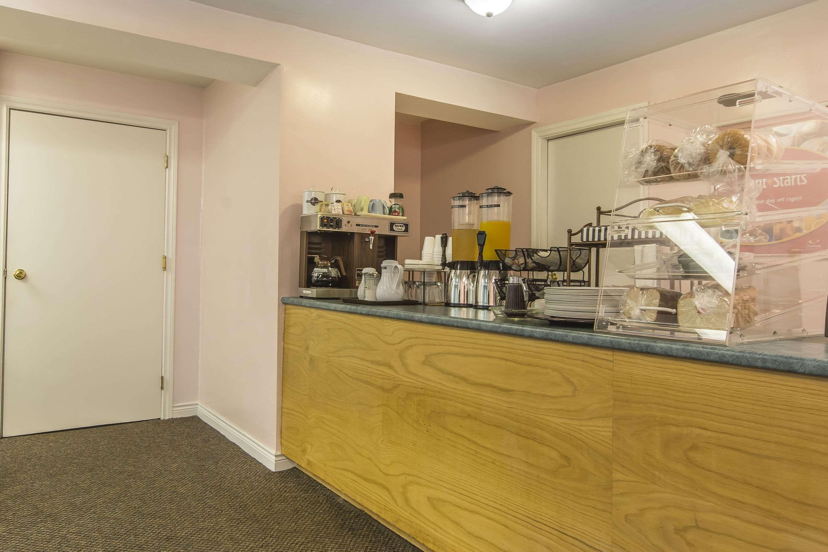 Econo Lodge Inn & Suites Saint-Jean Extérieur photo