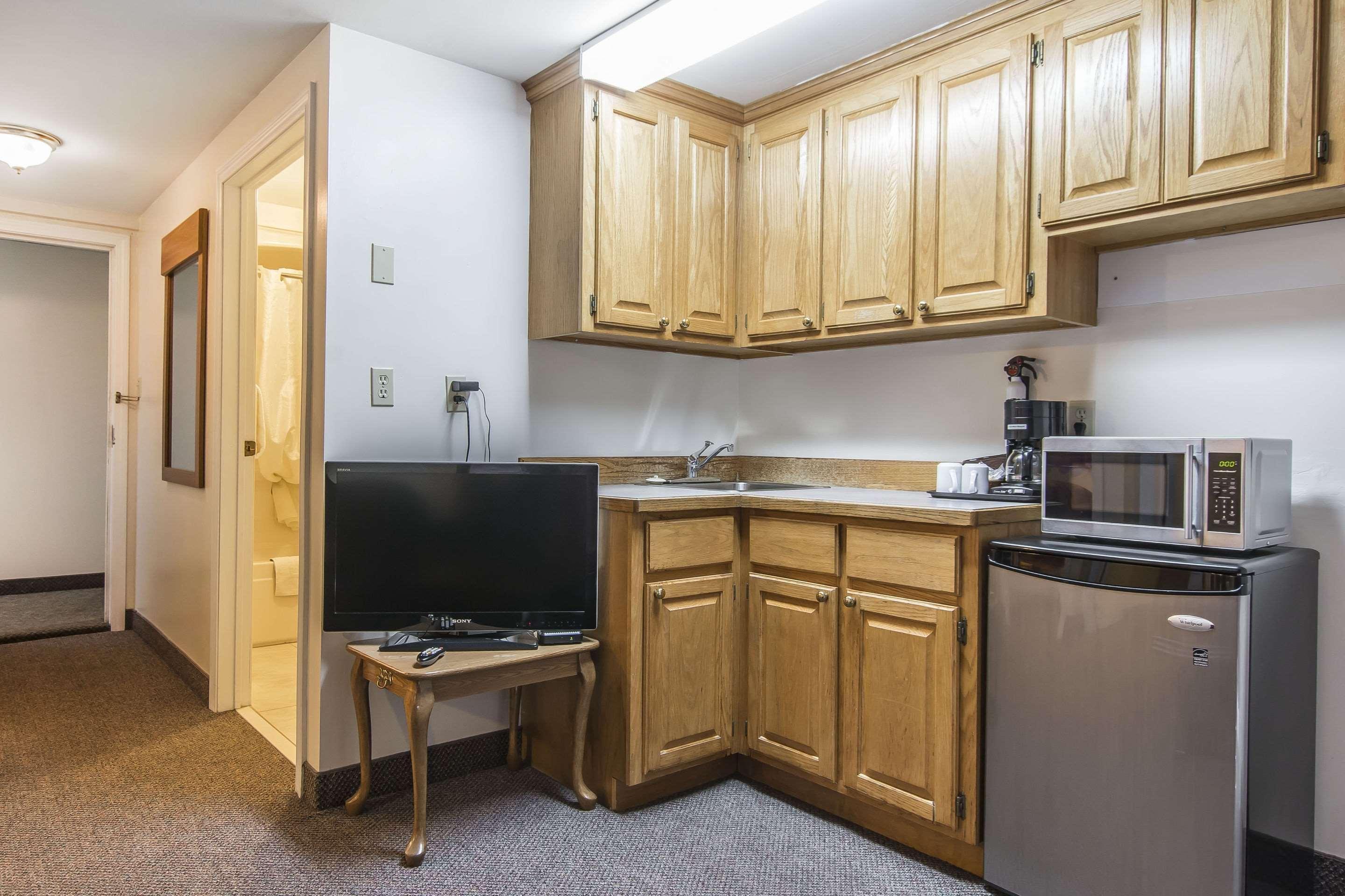 Econo Lodge Inn & Suites Saint-Jean Extérieur photo