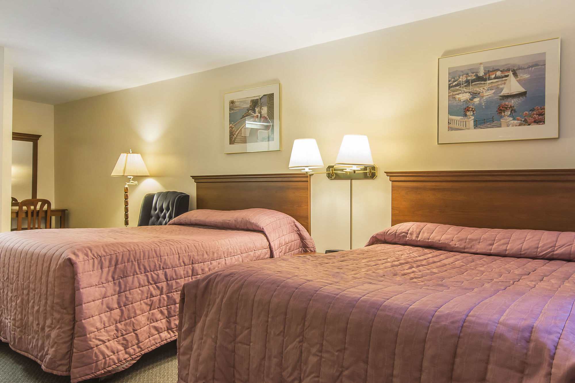 Econo Lodge Inn & Suites Saint-Jean Chambre photo