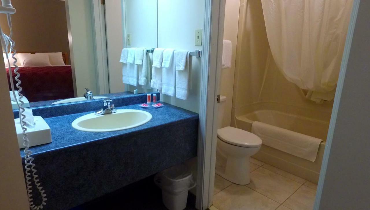 Econo Lodge Inn & Suites Saint-Jean Extérieur photo